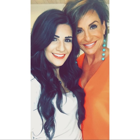 Meet your Posher, Lana - Picture 7 of 16